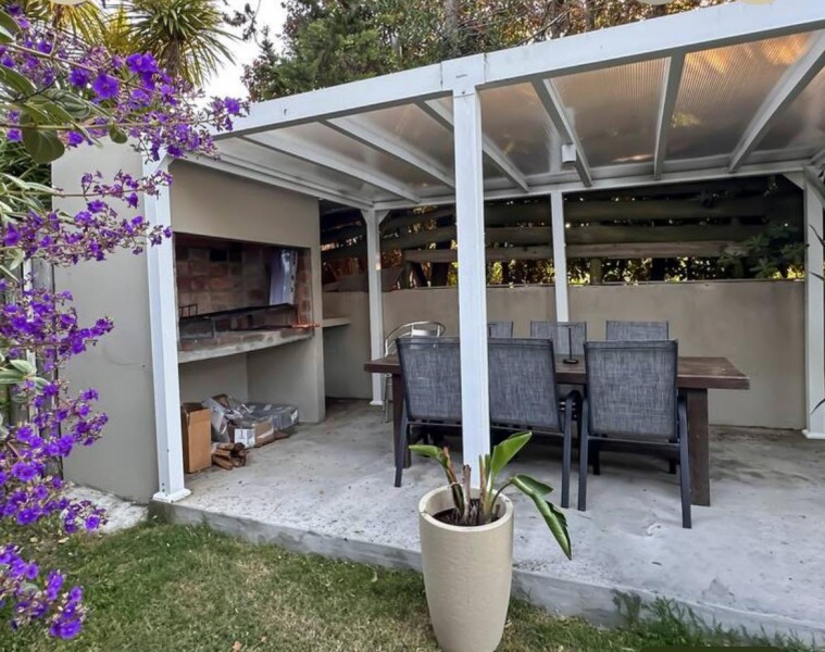 Casa en Altos de Punta Piedras con vista